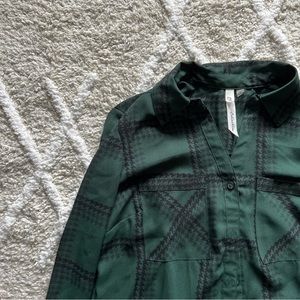 NY Collection XS Women’s houndstooth deep green blouse
